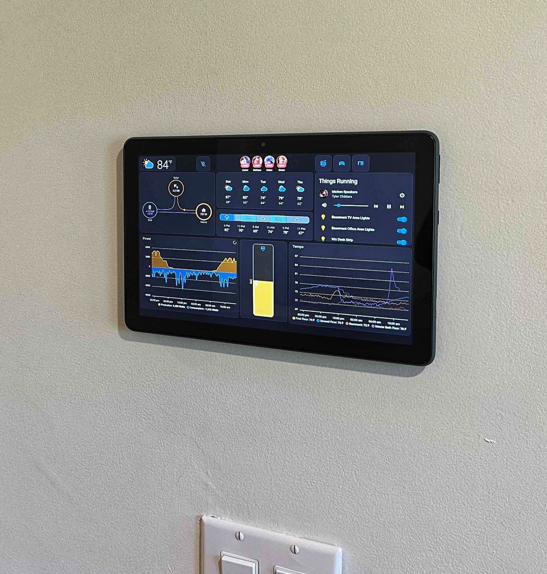 Fire HD wall dock used for an Immich photo frame tablet