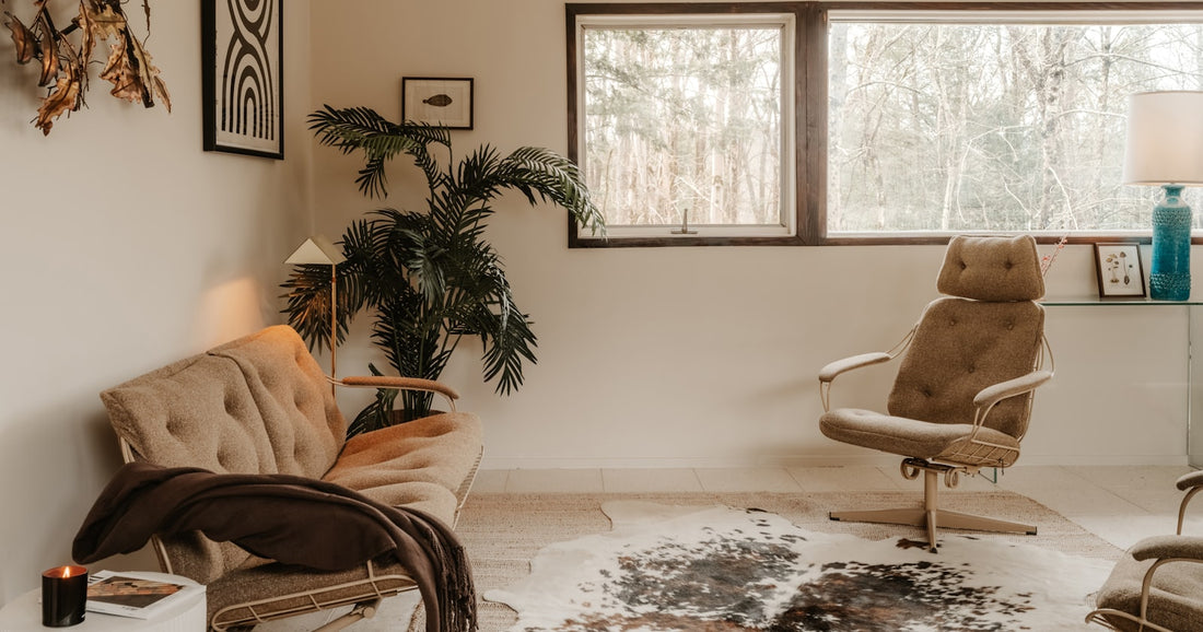 Cozy living room with vintage furniture and framed wall art for a realistic Samsung The Frame TV look