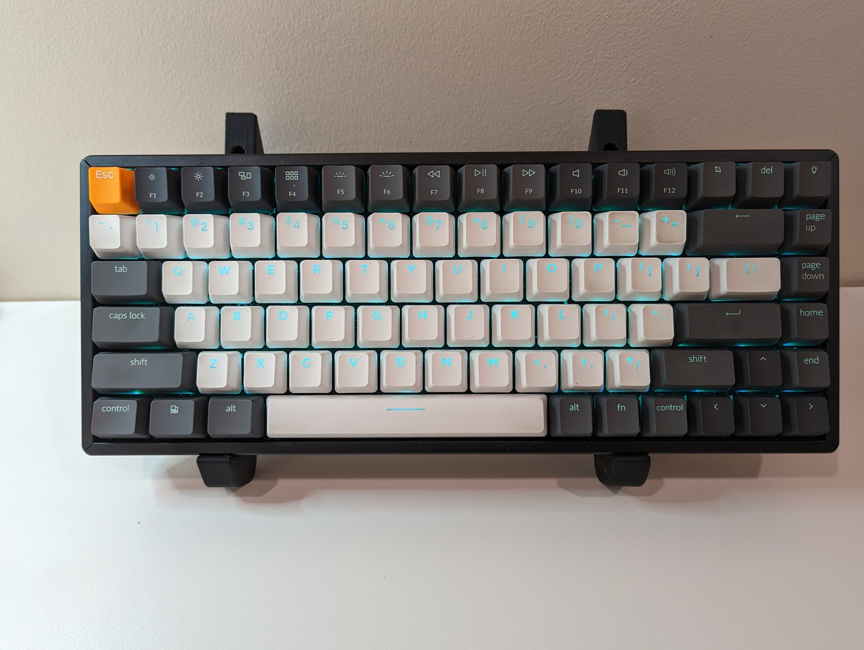 Mechanical Keyboard Display Stand | Minimalist and Sturdy Keyboard Holder | For all sizes