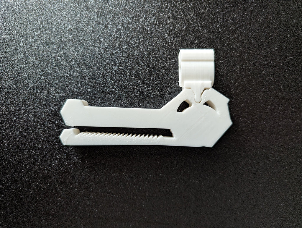 VR Cable Guide & Wire Clips - Universal VR Headset Fit cable guide, variant view