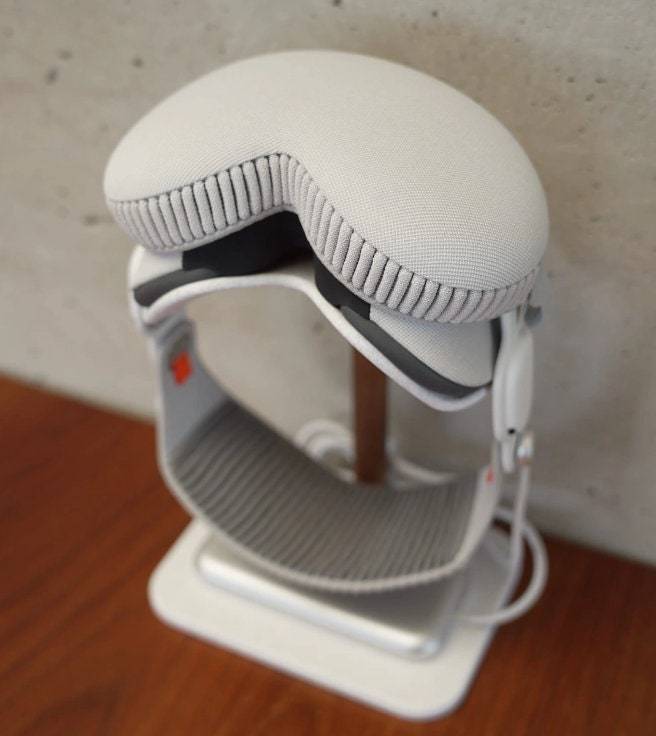 apple vision pro lens protection stand