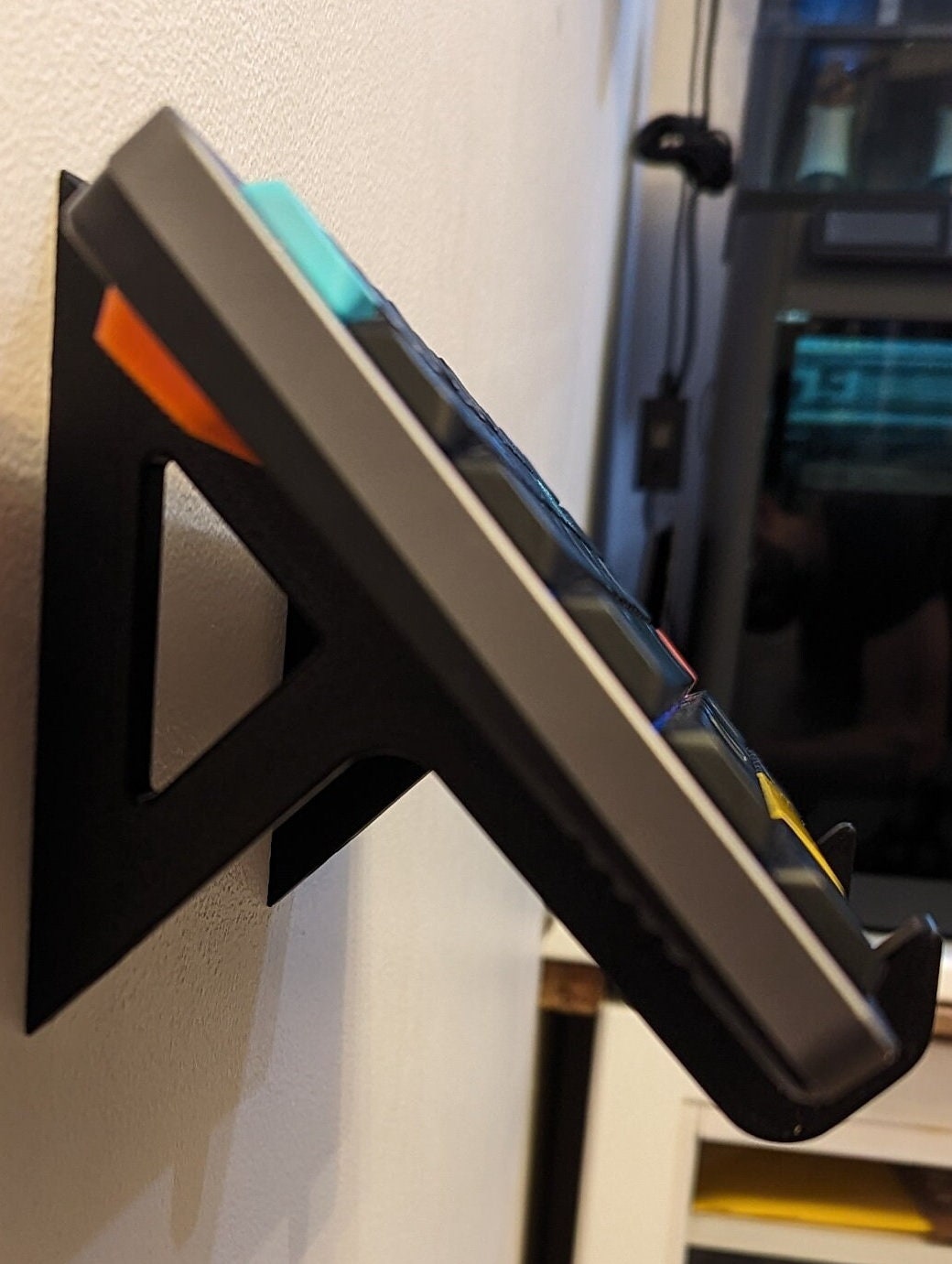 Wall Mounted Mechanical Keyboard Display Stand | Adjustable Width Keyboard Shelf