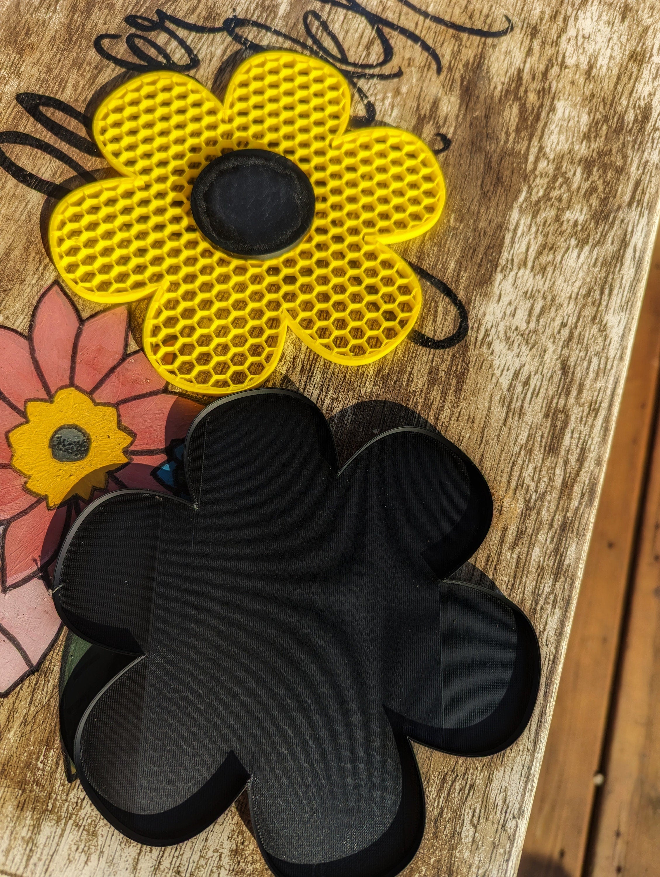 Bee Feeder - Floating Insect Drink Bar - Bee and Insect Life Raft