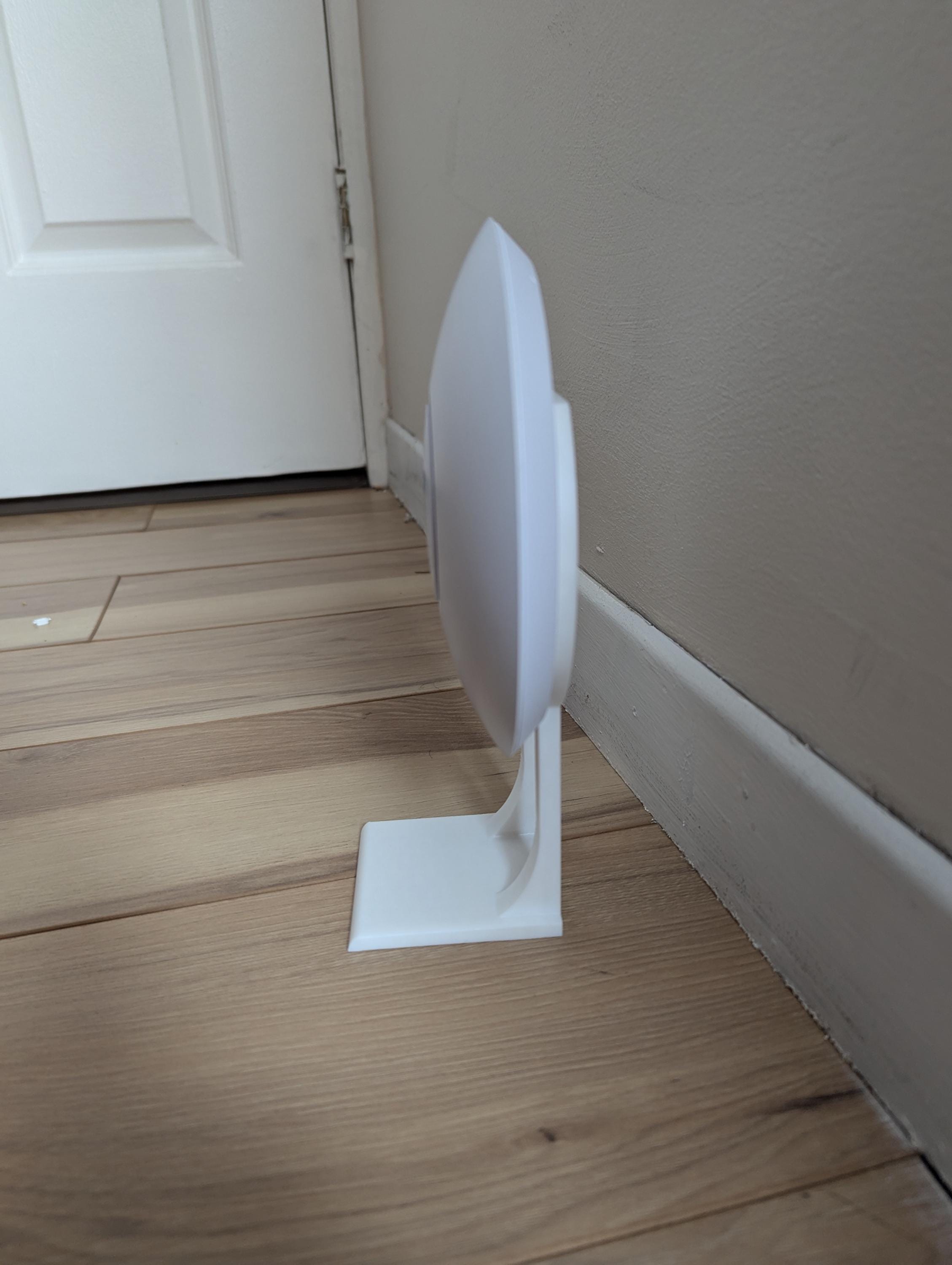 Slim Desk Stand for Ubiquiti UniFi E7 & Enterprise APs desk stand, detail view
