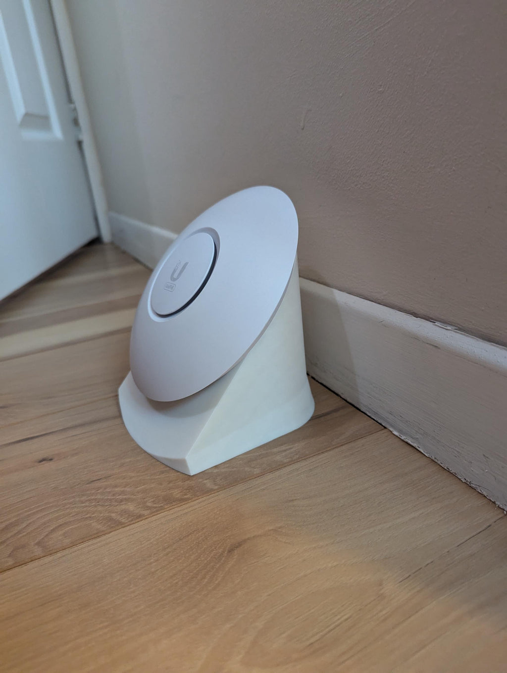Desk Stand for Ubiquiti UniFi E7 & Enterprise APs - Sturdy Base desk stand, product view