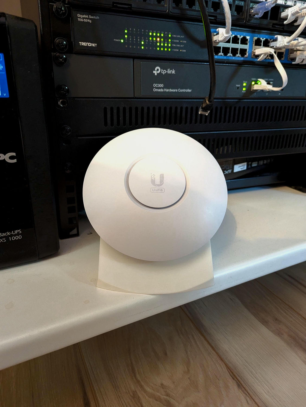 Desk Stand for Ubiquiti UniFi E7 & Enterprise APs - Sturdy Base desk stand, installed view