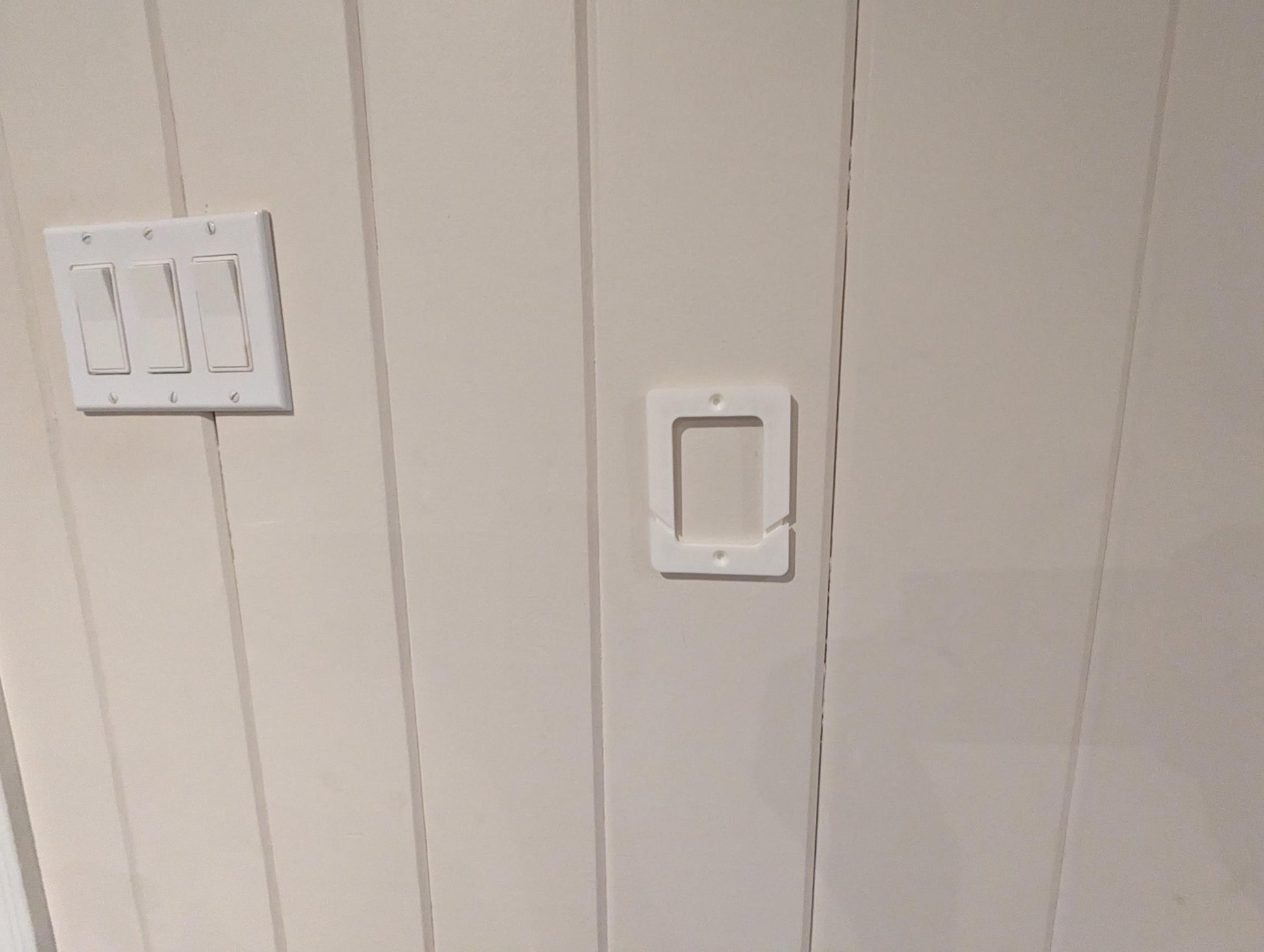 Invisible Low Profile Tablet Wall Mount - Universal Fit