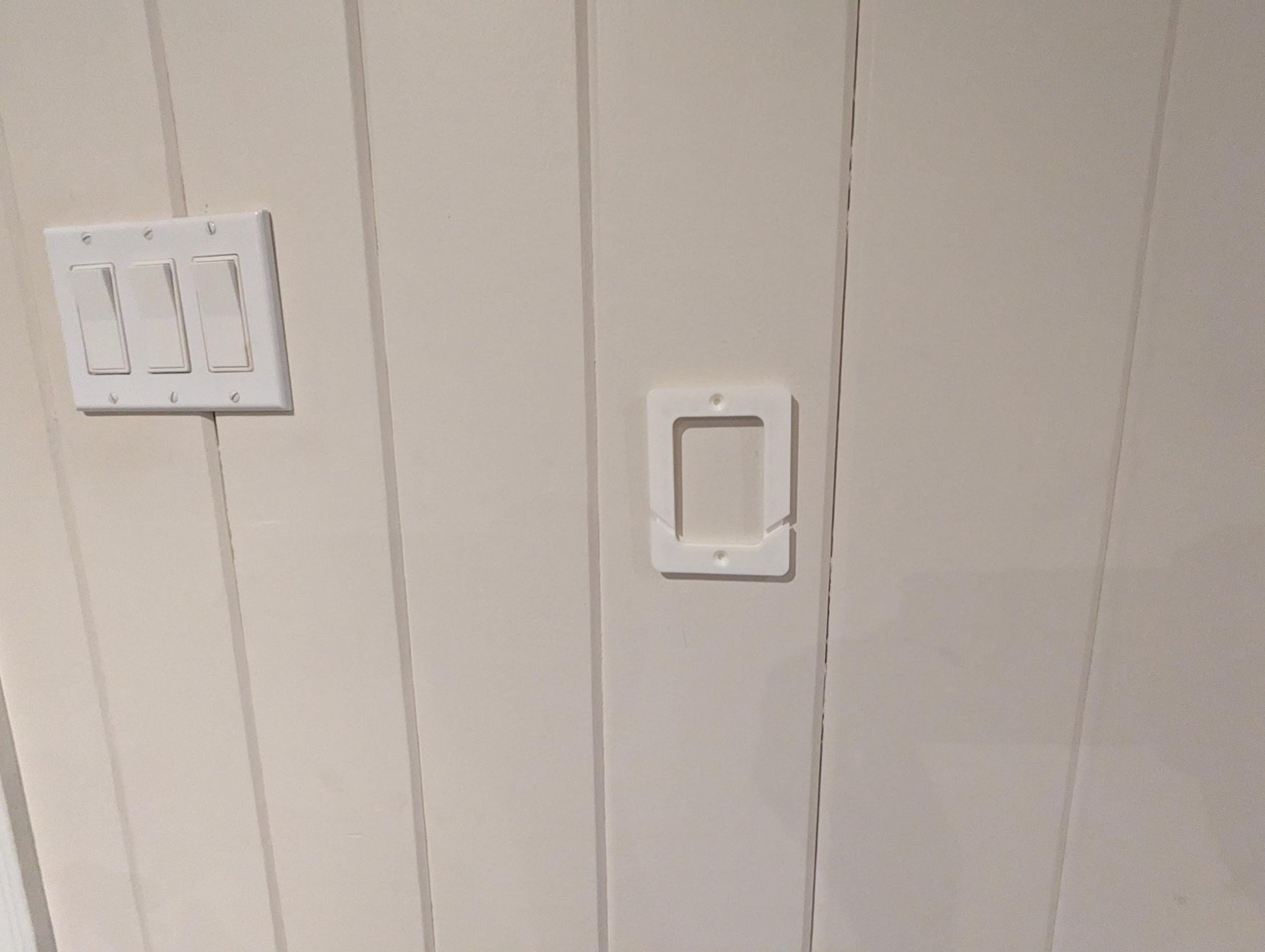 Renter Friendly Tablet Mounting Bracket - Universal Fit for iPad, FireHD, Google Pixel and more.