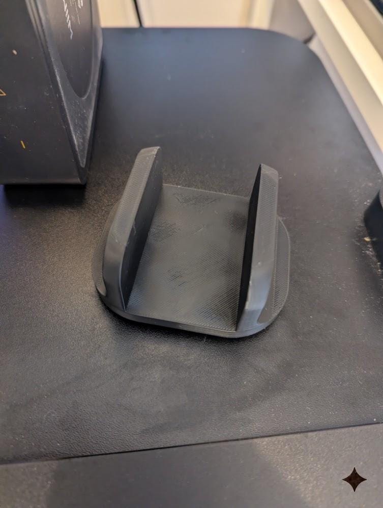 WiiM Pro Plus Vertical Stand | Minimalist HiFi Audio Streamer Holder