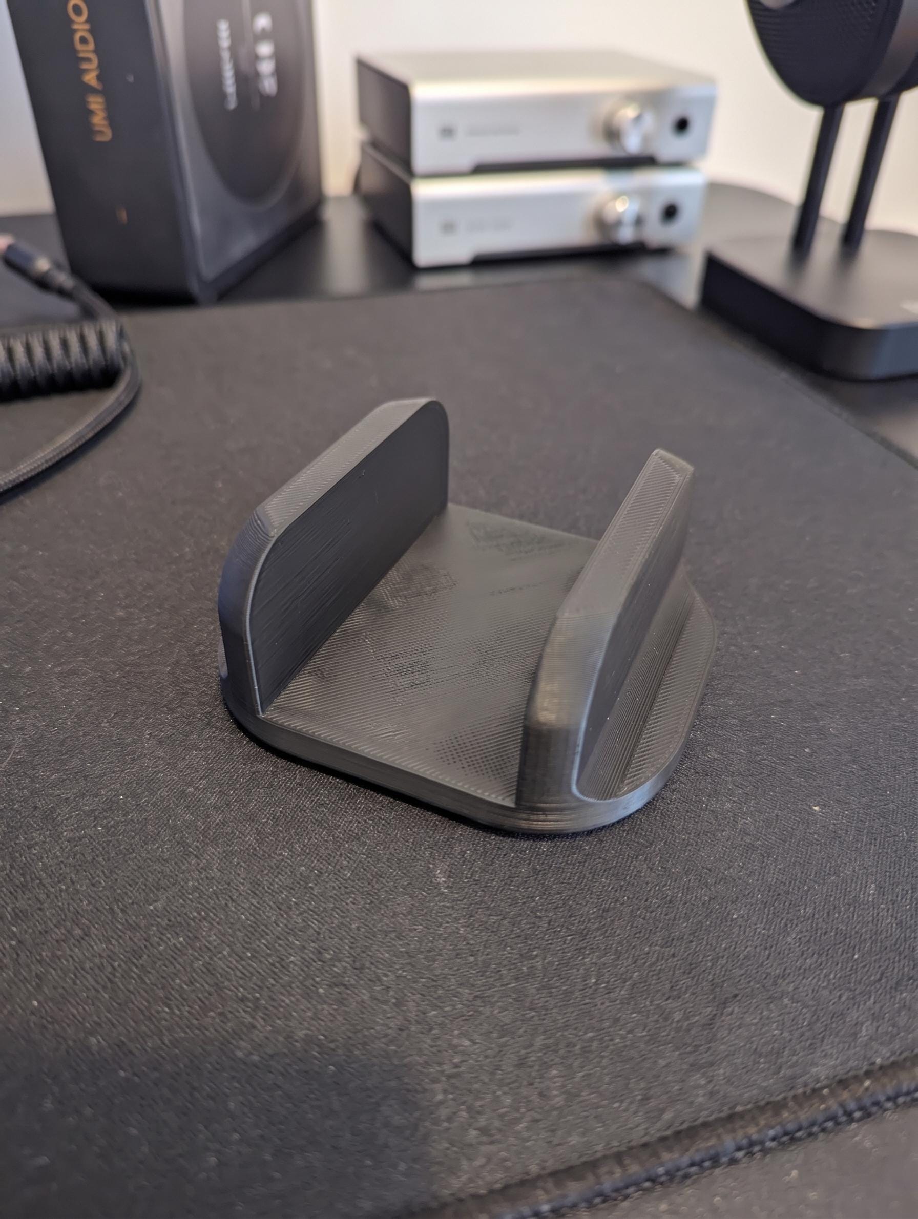 WiiM Pro Plus Vertical Stand | Minimalist HiFi Audio Streamer Holder